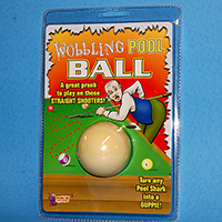 (image for) Wobbling Cue Ball - Clam Shell